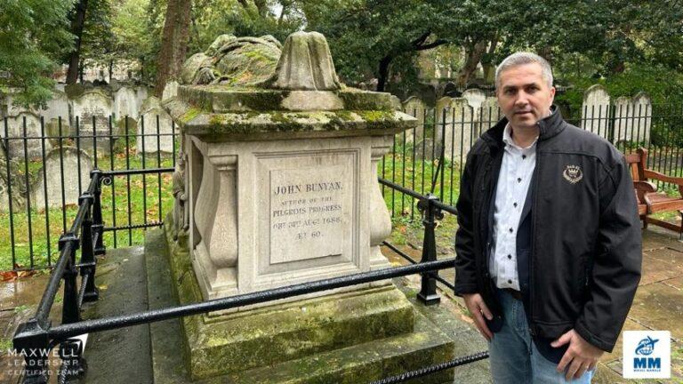 O călătorie inspirată &icirc;n Anglia &icirc;n care dau de statuia lui John Bunyan și am o &icirc;nt&acirc;lnire memorabilă cu Pastorul Florin Antonie